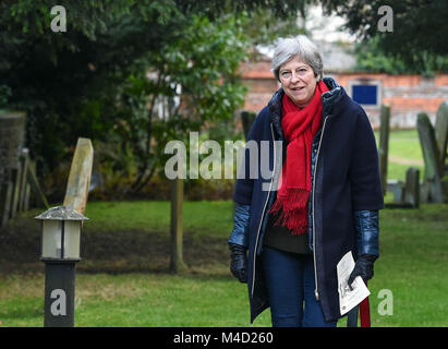 Maidenhead, Royaume-Uni. 04 février 2018. Premier ministre Theresa May, accompagnée de son mari Philippe, assiste à un service religieux, près de sa circonscription de Maidenhead. Banque D'Images