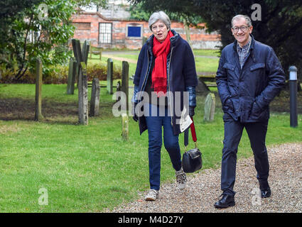 Maidenhead, Royaume-Uni. 04 février 2018. Premier ministre Theresa May, accompagnée de son mari Philippe, assiste à un service religieux, près de sa circonscription de Maidenhead. Banque D'Images