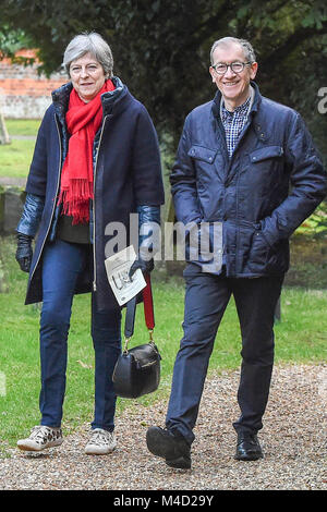 Maidenhead, Royaume-Uni. 04 février 2018. Premier ministre Theresa May, accompagnée de son mari Philippe, assiste à un service religieux, près de sa circonscription de Maidenhead. Banque D'Images