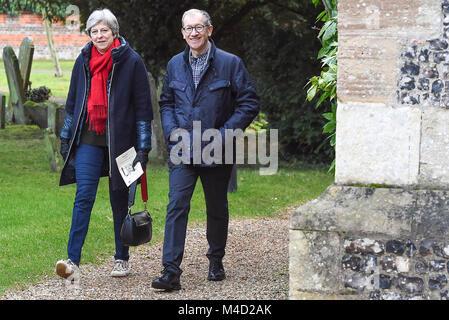 Maidenhead, Royaume-Uni. 04 février 2018. Premier ministre Theresa May, accompagnée de son mari Philippe, assiste à un service religieux, près de sa circonscription de Maidenhead. Banque D'Images