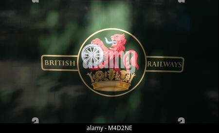 Le lion et la roue cimier comme affiché sur le côté d'un grand nombre de locomotives à vapeur en service au Royaume-Uni pendant les années 1950 Banque D'Images