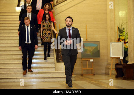 Sociaux-démocrates et Parti du Travail (SDLP) chef Colum Eastwood parle aux médias de Stormont, à Belfast, le Lundi, Février 12th, 2018. De Premier ministre britannique Theresa May et le Premier ministre irlandais, Leo Varadkar sont à visiter Belfast plus tard pour des entretiens avec les parties de Stormont. Les premiers ministres ont quitté sans un accord de gouvernement décentralisé de restauration. Banque D'Images