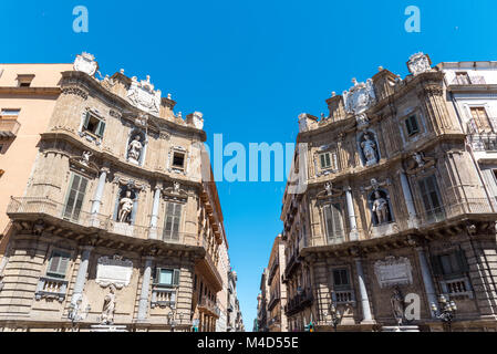 Deux des quatre Quattro Canti à Palerme, Sicile Banque D'Images