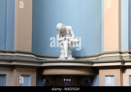 Garçon avec Thorn statue à l'Hôtel de Ville de Ballarat Banque D'Images