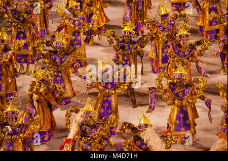 Présentation de l'école de samba au Sambodrome, Carnaval de Rio de Janeiro, Brésil Banque D'Images