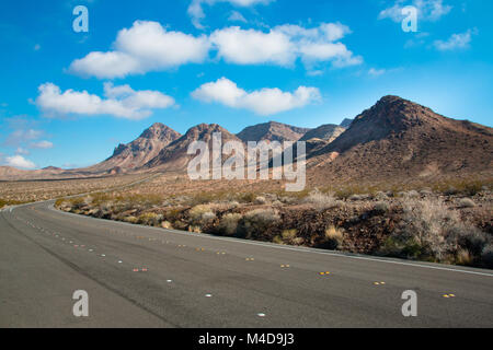 Route à travers le Lake Mead National Recreation Area, Etats-Unis Banque D'Images