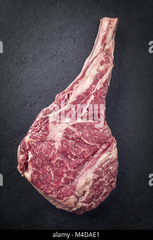Sec brut de Tomahawk sur un Steak Wagyu Slate Banque D'Images