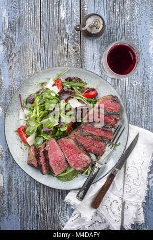 Point Wagyu Steak avec salade italienne Banque D'Images