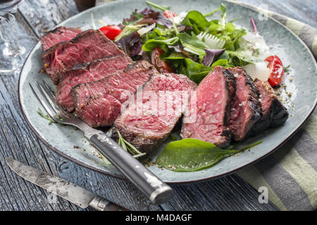 Point Wagyu Steak avec salade italienne Banque D'Images