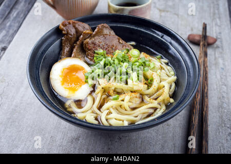 Dans un bol de Ramen Soupe Wagyu Banque D'Images