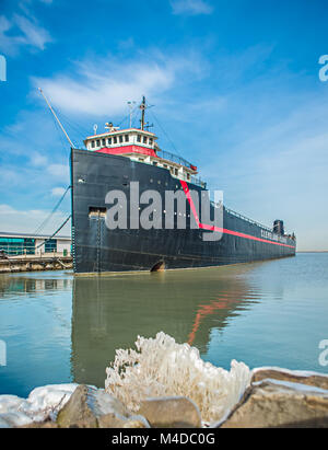 Bateau à vapeur historique sur le lac érié port à Cleveland (Ohio) Banque D'Images