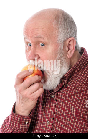 Man souriant manger la pomme, isolated on white Banque D'Images