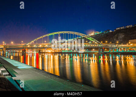 Trois rivières sentier patrimoine passe au-dessus de pont de Pittsburgh pa Banque D'Images