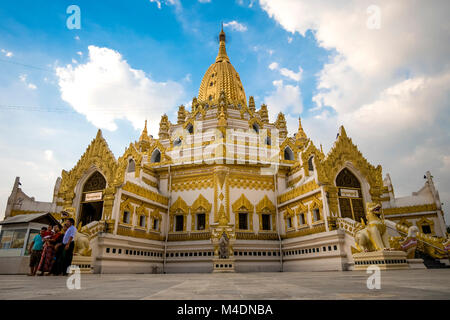 En dehors de Swe Taw Myat (Buddha Tooth Relic) Yangon Myanmar pagode Banque D'Images