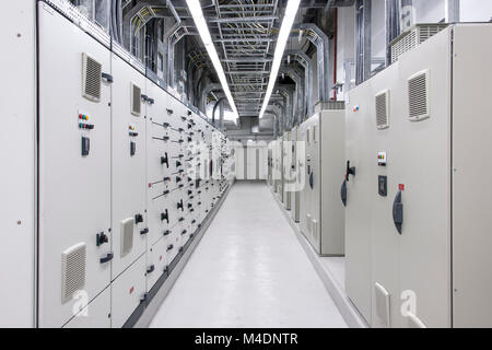 Armoires d'équipement de la salle de contrôle Banque D'Images