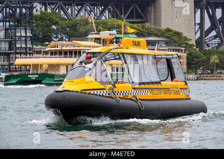 L'eau jaune Taxi, Sydney, Australie, le Mardi, Décembre 26, 2017.Photo : David Rowland / One-Image.com Banque D'Images