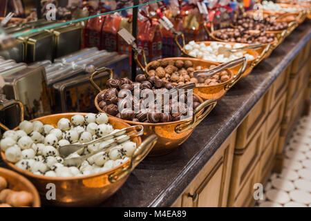 Bonbons de chocolat en boutique Banque D'Images