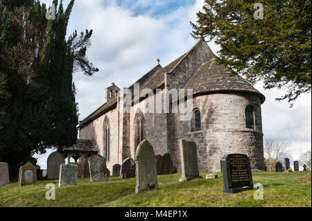 L'église Saint-Michel et tous les Anges, Moccas, Herefordshire, Royaume-Uni, construite vers 1130 dans le style roman. Il se trouve dans le domaine de Moccas court Banque D'Images