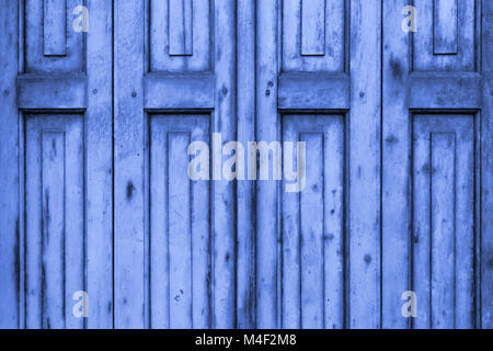 Close-up sur de vieux volets fermés en bois bleu Banque D'Images