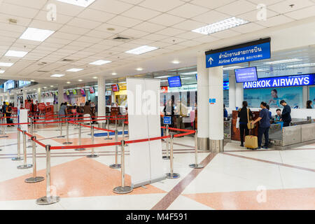 Chiang Mai, Thaïlande - 29 décembre 2017 : vue de l'intérieur de l'Hall de départ à l'Aéroport International de Chiang Mai, il est le principal aéroport du nord de T Banque D'Images