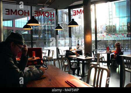 Vue de l'intérieur de la maison, café à Manchester Banque D'Images