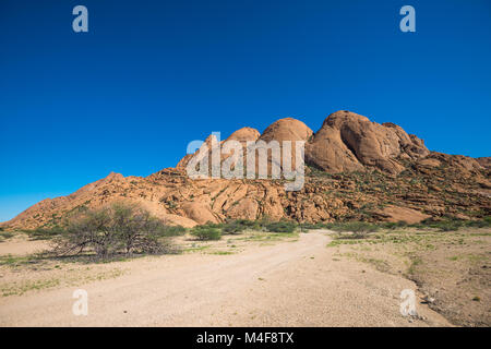 Spitzkoppe, formation rocheuse unique dans le Damaraland, Namibie Banque D'Images