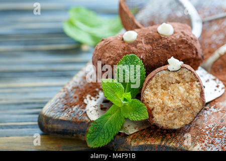 Gâteau traditionnel de pommes de terre aux truffes. Banque D'Images