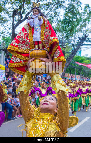 Les participants au festival Sinulog à Cebu aux Philippines Banque D'Images