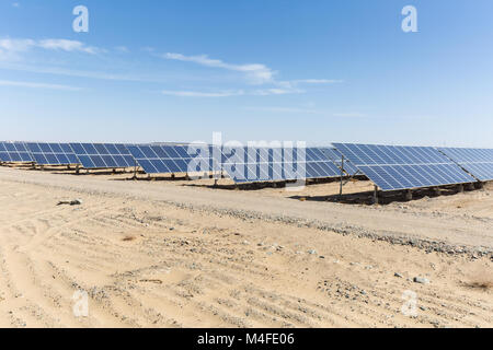 L'énergie solaire sur gobi Banque D'Images