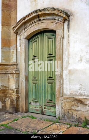 Ancienne porte de l'église verte Banque D'Images