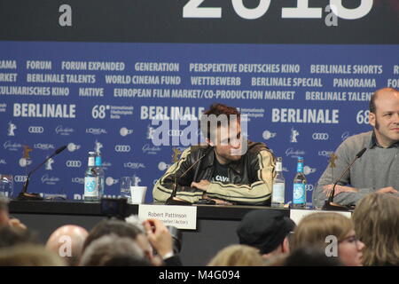 Conférence de presse à l'hôtel Grand Hyatt à Berlin/Allemagne pour "Jeune fille" par 68e Berlinale (Festival International du Film.) avec : Robert Pattinson, David Zellner, Natham Zellner, Mia Wasikowska . Où : Berlin/Allemagne, Quand : 16.février 2018, "Crédits : T.O.Images / Alamy Live News" Banque D'Images