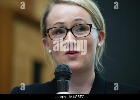 Manchester, UK. 16 Février, 2018. Rebecca Long-Bailey MP, député de Salford et Eccles et shadow Secrétaire d'État pour les affaires, l'énergie et de stratégie industrielle, prend la parole à la conférence 'Les voies de l'avenir 6 : la solidarité coopérative' event à Manchester, Royaume-Uni le 16 février 2018. Les solutions de conférence 6 : la solidarité coopérative événement était organisé par la Co-Operative Business Consultants pour débattre de nouvelles façons de travailler ensemble pour reprendre le contrôle de l'entreprise. Credit : Jonathan Nicholson/Alamy Live News Banque D'Images