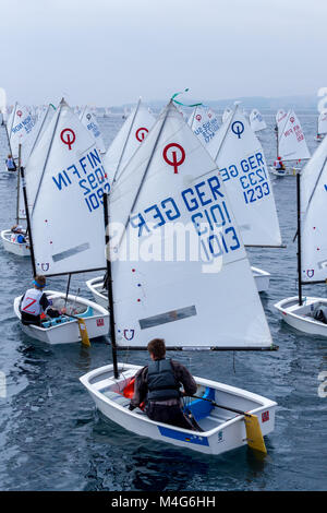 Palamos, Espagne. 16 Février, 2018. 29ème Trophée International Palamos Optimist, 2018 13e Coupe des nations, 16 févr. 2018 , ville de Palamos, Espagne Crédit : Arpad Radoczy/Alamy Live News Banque D'Images