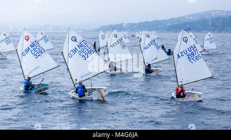 Palamos, Espagne. 16 Février, 2018. 29ème Trophée International Palamos Optimist, 2018 13e Coupe des nations, 16 févr. 2018 , ville de Palamos, Espagne Crédit : Arpad Radoczy/Alamy Live News Banque D'Images