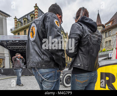 Les motards en réunion dans la ville de Brigue. La Suisse Banque D'Images