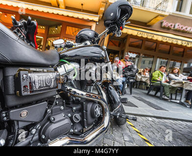 Les motards en réunion dans la ville de Brigue. La Suisse Banque D'Images