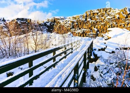 Vue sur le canyon de la Parc National de Thingvellir en Islande en hiver. Banque D'Images