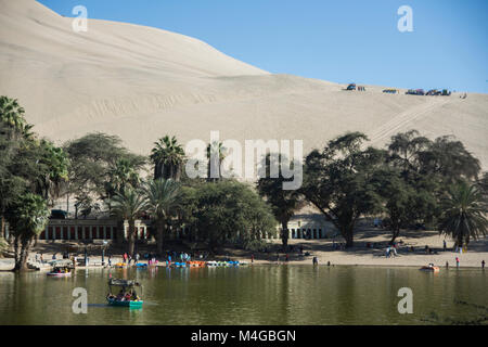 La Huacachina Oasis dans le désert d'Ica au Pérou Banque D'Images