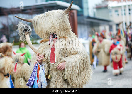 Coloré de Kurent, masque traditionnel slovène.masque traditionnel utilisé en février pour l'hiver la persécution, le carnaval, la Slovénie. Banque D'Images