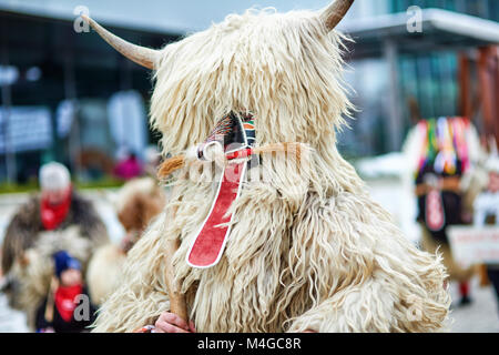 Coloré de Kurent, masque traditionnel slovène.masque traditionnel utilisé en février pour l'hiver la persécution, le carnaval, la Slovénie. Banque D'Images