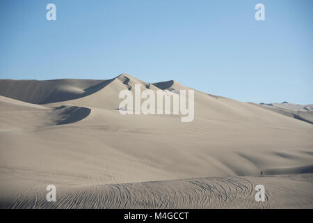 Dunes de sable dans le désert d'Ica Huacachina, Pérou Banque D'Images