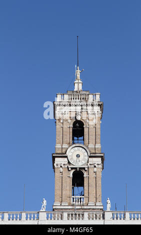 Close-up de la tour de l'horloge du Palais Sénatorial à la cordonata, Rome Italie. Banque D'Images