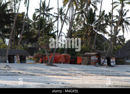 Boutique sur la plage, plage de Nungwi, Zanzibar, Tanzanie Banque D'Images