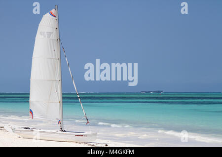 Sport voilier sur la plage, plage de Nungwi, Zanzibar, Tanzanie Banque D'Images