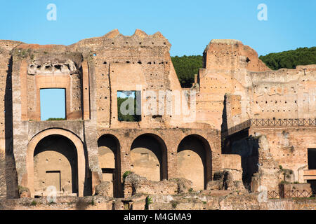 Ruines de la Domus Augustana palais sur le Mont Palatin vu du Circus Maximus, Rome, Latium, Italie. Banque D'Images