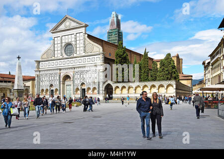 FLORENCE, ITALIE - 19 septembre 2017 : Santa Maria Novella ; l'avant façade en marbre blanc de Santa Maria Novella ; la première grande basilique de Florence Banque D'Images