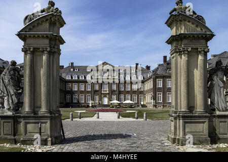 Château à douves. Nordkirchen, région de Münster, Nord-Rhénanie-Westphalie, Allemagne Banque D'Images