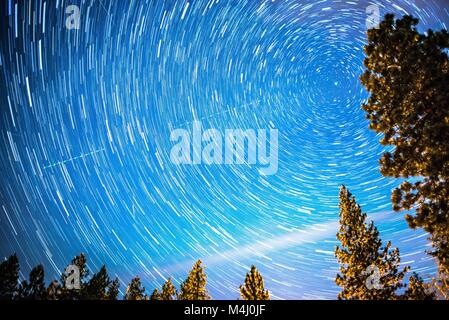 Startrails du pôle nord et polaris Petite Ourse Banque D'Images