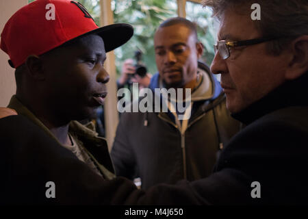 Naples, Italie. Feb 15, 2018. France leader du parti de gauche Jean Luc Mèlenchon, rencontre à Naples à l'OPG, Ex dirigeants Napolitains de nouveau mouvement de l'aile gauche Potere al Popolo. Opg Ex est une structure qui aide les personnes et accueille des quartiers populaires de Naples et les réfugiés. Credit : Claudio Menna/Pacific Press/Alamy Live News Banque D'Images