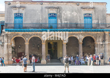 La HAVANE, CUBA - 16 janvier 2017 : Arcades du Palais du Conde Lombillo. sur la place de la Cathédrale, La Vieille Havane, Cuba. Banque D'Images